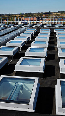 Fönster för platt tak för passivhus